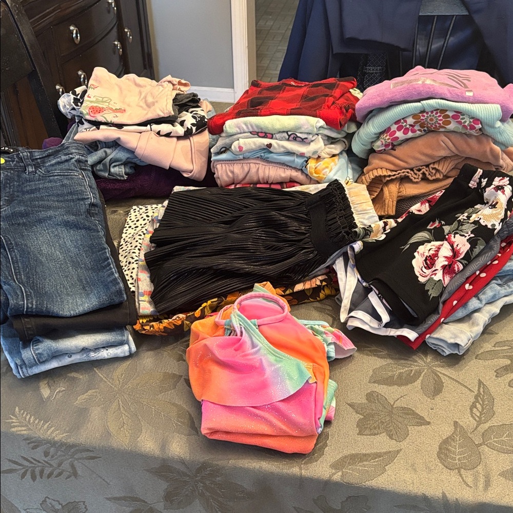 Girls 35 piece clothing bundle